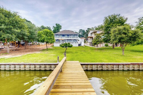 4BR Waterfront Home w/ Pier, Dog-friendly