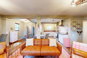 Interior - 2BR Countryside Charmer w/ Fire Pit & W & D (Washington)