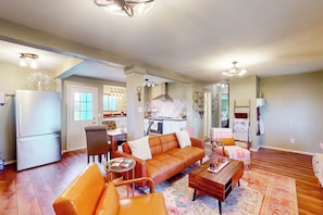 Interior - 2BR Countryside Charmer w/ Fire Pit & W & D (Washington)