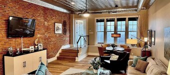 市中心一英里至球州立大學附庭院度假屋  