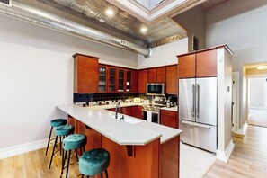 Apartment (2 Bedrooms) | Interior - 2BR Updated Dtwn Condo: Streaming, Patio, W & D (Muncie)