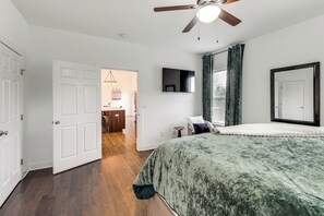 House (2 Bedrooms) | Interior - Hot Tub & Yard: 'temptation Stays' Home in Roanoke (Roanoke)