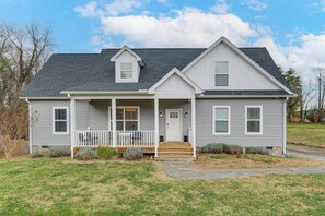 House (2 Bedrooms) | Interior - Hot Tub & Yard: 'temptation Stays' Home in Roanoke (Roanoke)