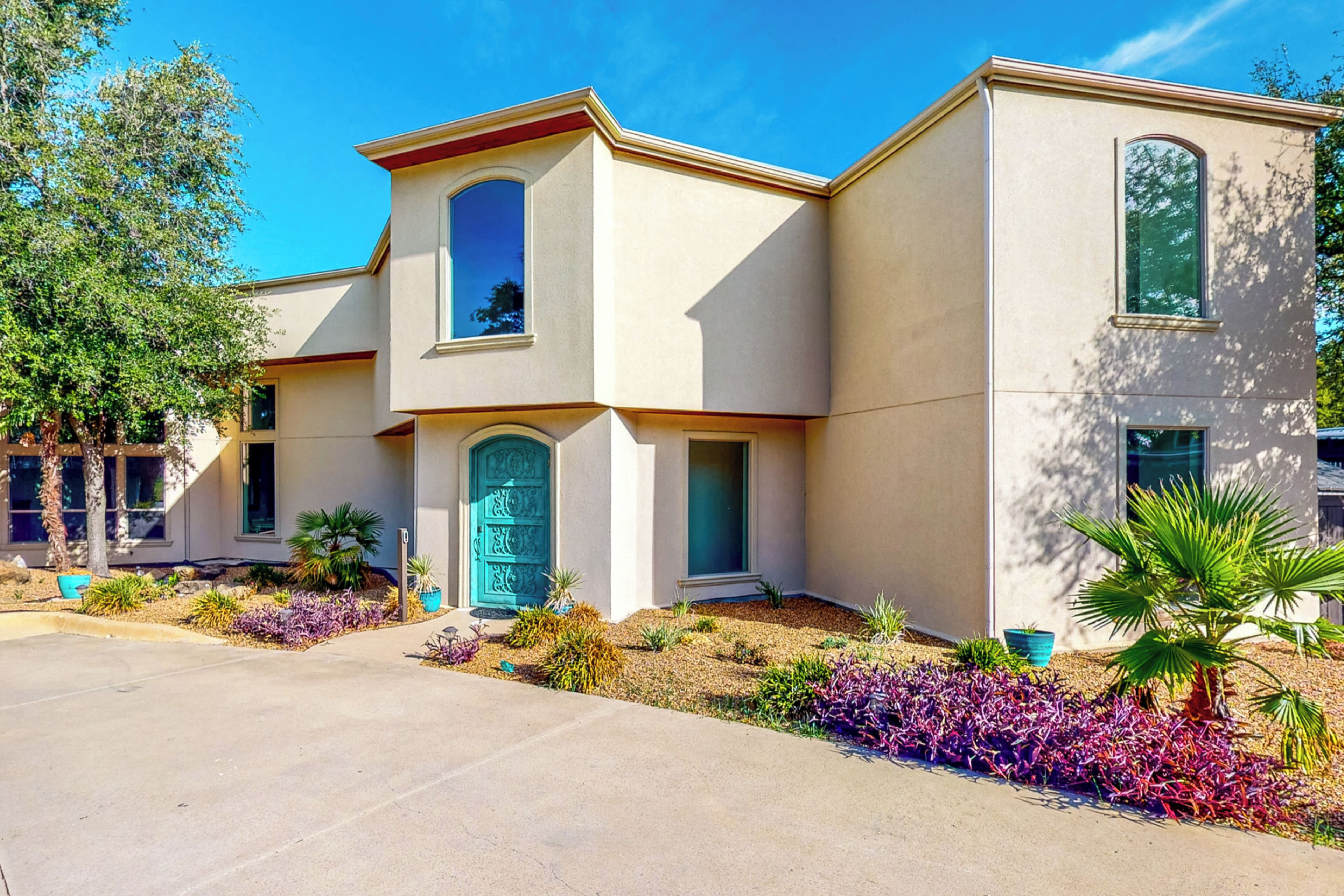 House (6 Bedrooms) | Interior