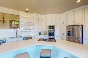 Rumah (6 Bedrooms) | Interior