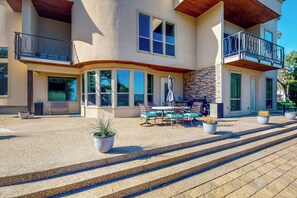 House (6 Bedrooms) | Interior