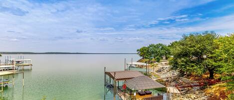 House (6 Bedrooms) | Front of property