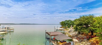 Hot Tub & Views: Luxe Lake Bridgeport Retreat