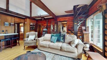 House (4 Bedrooms) | Interior