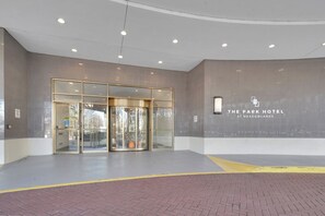 Exterior - Beautiful Q/Q Hotel Rooms (East Rutherford)