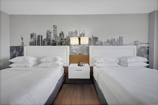 Room - World of Blue: Beautiful Q/Q Hotel Rooms (East Rutherford)