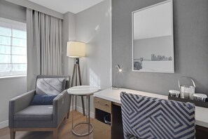 Interior - World of Blue: Beautiful Q/Q Hotel Rooms (East Rutherford)