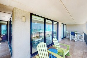 Interior - Beachfront Corner 3br: Suntide III - Unit 910 (New Haven)