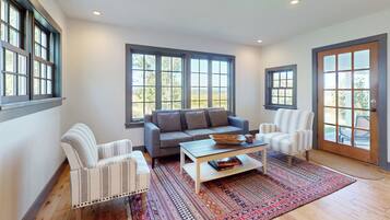 House (4 Bedrooms) | Front of property