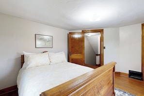 House (4 Bedrooms) | Interior - 4 BR Historic Farmhouse, Dog-friendly w/ Wifi (Darlington)