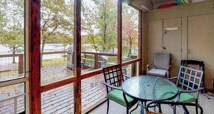 2BR Lakefront Lake Murray Home w/ Dock & Deck