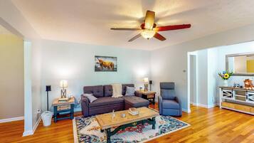 House (3 Bedrooms) | Front of property