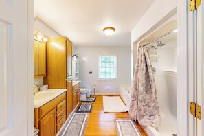 Interior - 3BR on Sprawling Acreage w/ Magnificent Views (Danielsville)