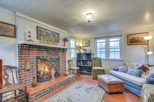 Near Trails & Wine: Quiet Blue Ridge Highlands Apt