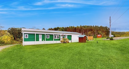 1-br Cozy Retreat w/ Scenic Views & Patio