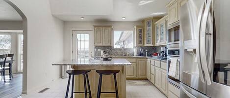 House (3 Bedrooms) | Interior