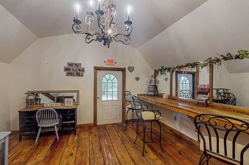 Serene 3BR Farmhouse w/ Deck & Pond