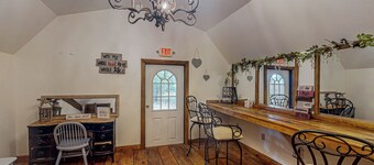 Serene 3BR Farmhouse w/ Deck & Pond