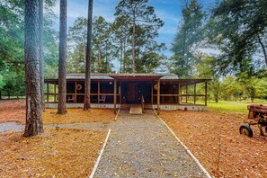 Interior - Serene 3BR Farmhouse w/ Deck & Pond (Wilmer)