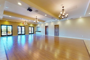 House (3 Bedrooms) | Interior - Exclusive 3BR w/ Pool, Hot Tub, W/d, & Clubhouse (Needles)