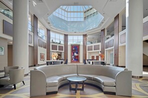 Interior - World of Blue: Beautiful Q/Q Hotel Rooms (East Rutherford)