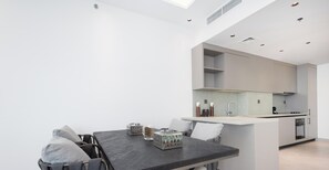 Dining - LUX The Dubai Marina View Suite 3 (Dubai)