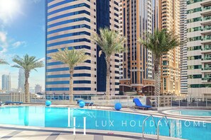 Outdoor pool - LUX The Dubai Marina View Suite 3 (Dubai)