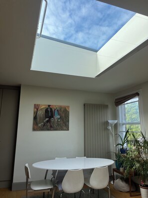 Dining - Spacious West Hampstead Penthouse Apartment (London)