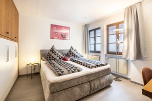 2 bedrooms, WiFi, bed sheets - Holiday Apartment 'Am Marktplatz' with Mountain View and Wi-Fi (Pottenstein)