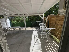 Outdoor dining - Homerez - Apartment in Le Moule (Le Moule)