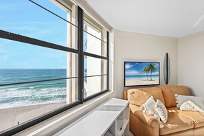 TV - The Privateer on Longboat Key: Stunning Gulf Views & Coastal Comfort by RVA (Longboat Key)