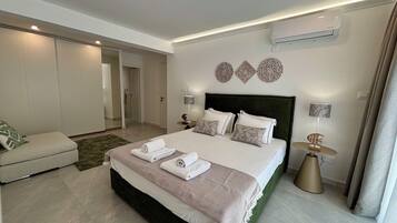 Deluxe Apartment, Garden View | Iron/ironing board, free WiFi