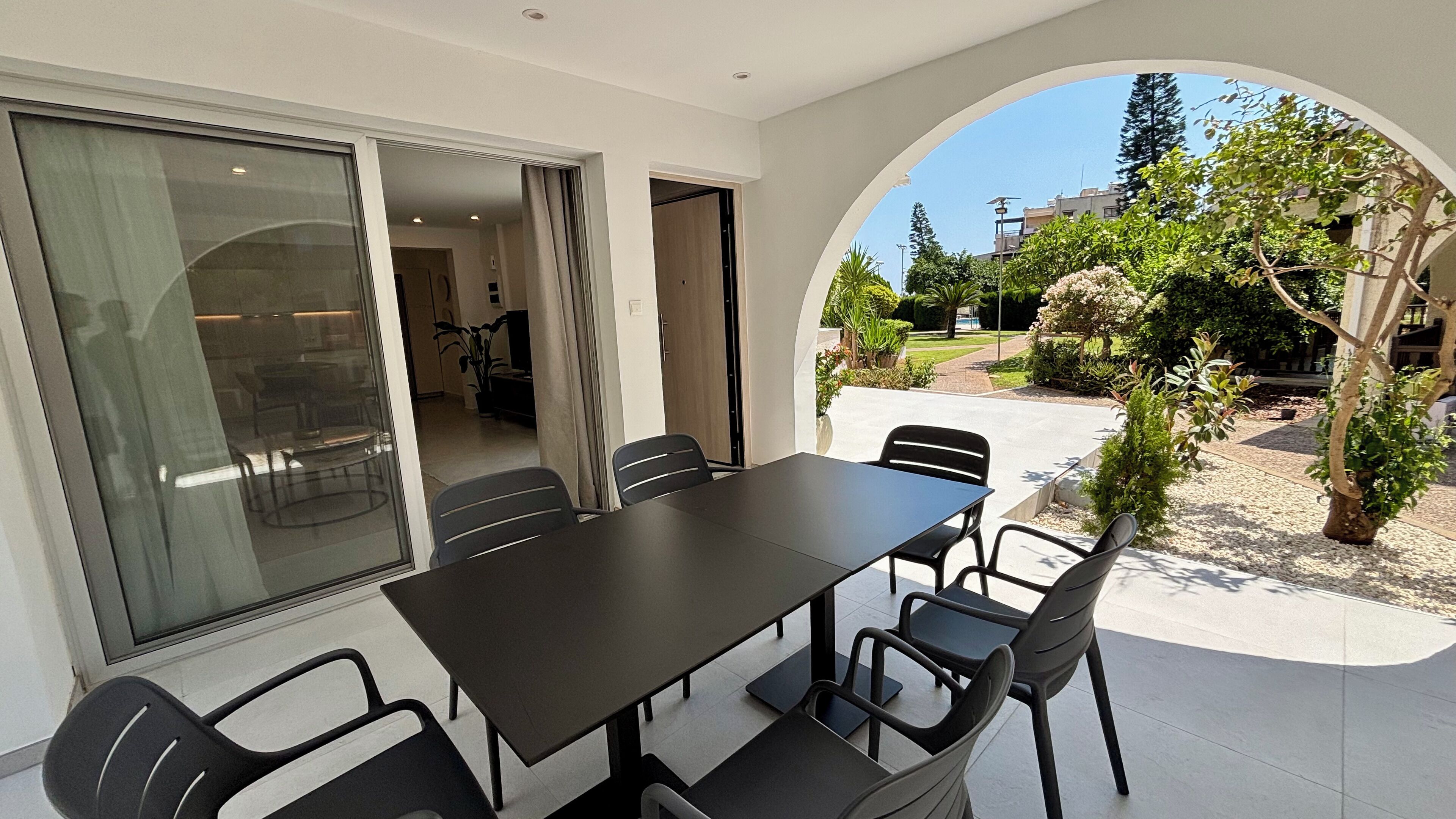 Deluxe Apartment, Garden View | Terrace/patio