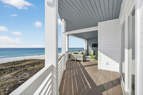 6BR Gulf-Front Home, Sleeps 19, Heated Pool & Mini Golf
