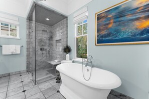 Dusche, Haartrockner, Handtücher