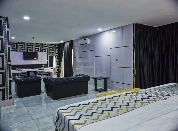 Habitación doble de lujo de uso individual | Espacio para trabajar con laptop y wifi gratis 