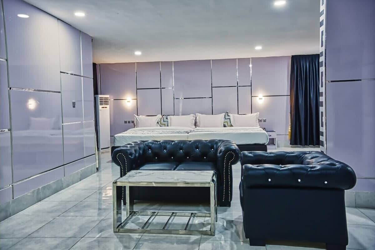 Habitación doble de lujo de uso individual | Espacio para trabajar con laptop y wifi gratis