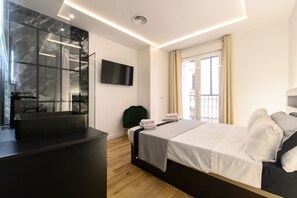 2 bedrooms, iron/ironing board, free WiFi - Spacious 2-bedroom flat in the centre of Madrid. (Madrid)