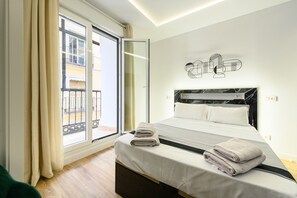 2 bedrooms, iron/ironing board, free WiFi - Spacious 2-bedroom flat in the centre of Madrid. (Madrid)