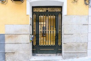 Exterior detail - Spacious 2-bedroom flat in the centre of Madrid. (Madrid)