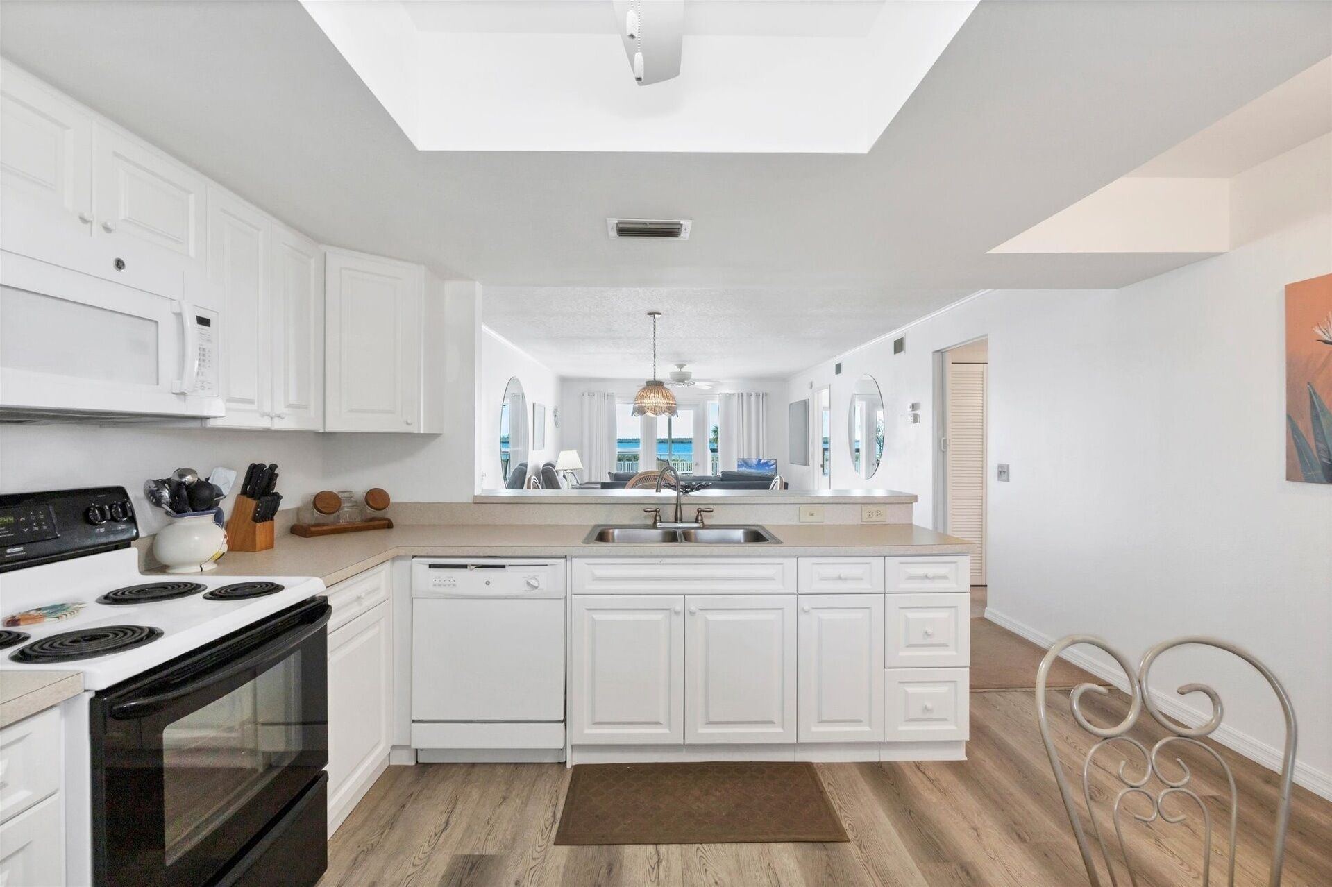 Condo, 2 Bedrooms | Private kitchen | Fridge, oven, coffee/tea maker, toaster