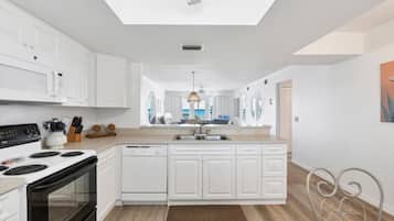 Condo, 2 Bedrooms | Private kitchen | Fridge, oven, coffee/tea maker, toaster