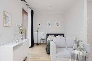 Bügeleisen/Bügelbrett, Reisekinderbett, WLAN, Bettwäsche