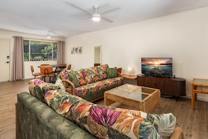 Apartment, 2 Schlafzimmer | Wohnbereich | Smart-TV