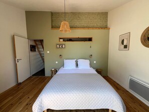 Room - Apartment 'Les Iris - Cozy House' with Private Terrace and Wi-Fi (Montfaucon)